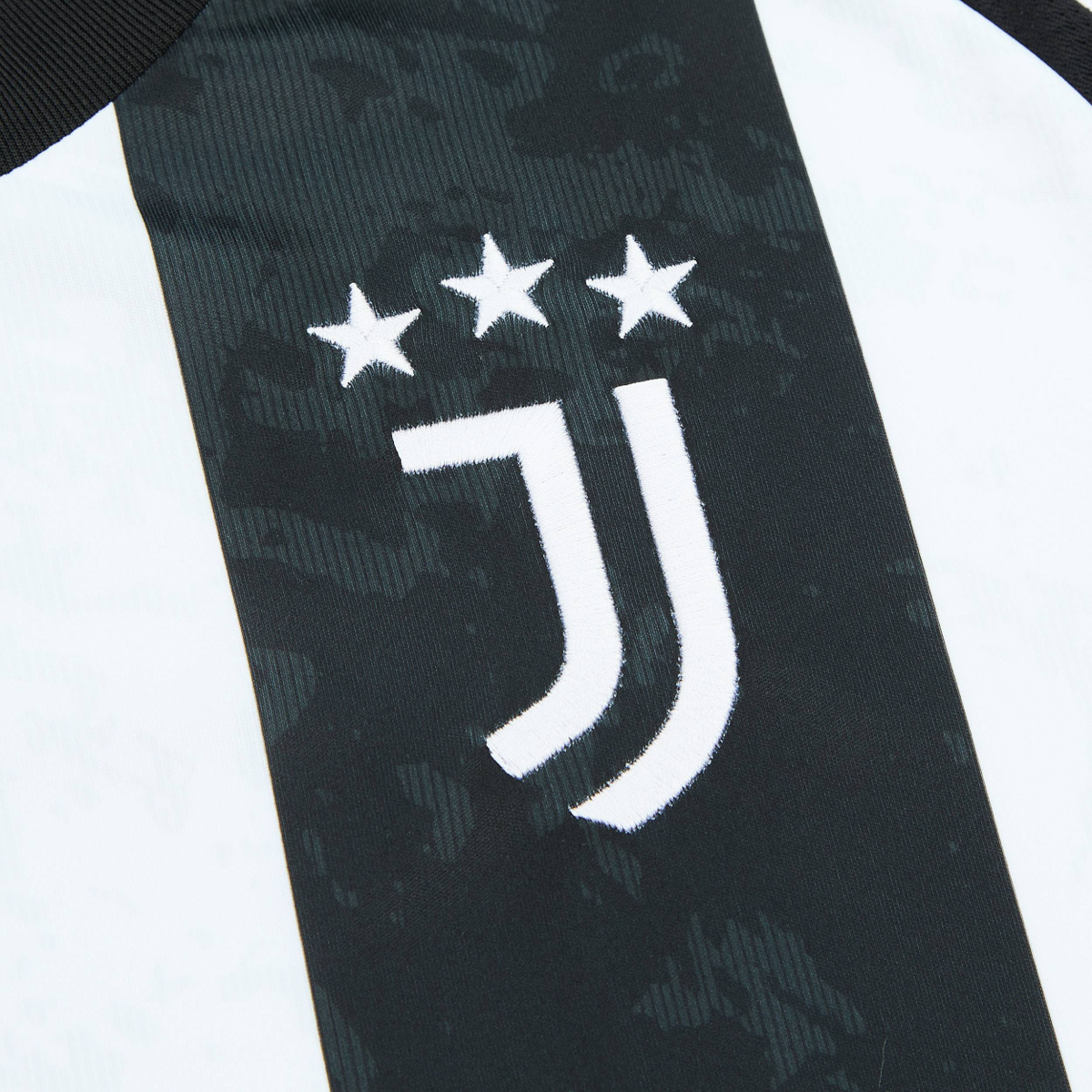2024-25 Juventus FC 1a Equipación product image 3